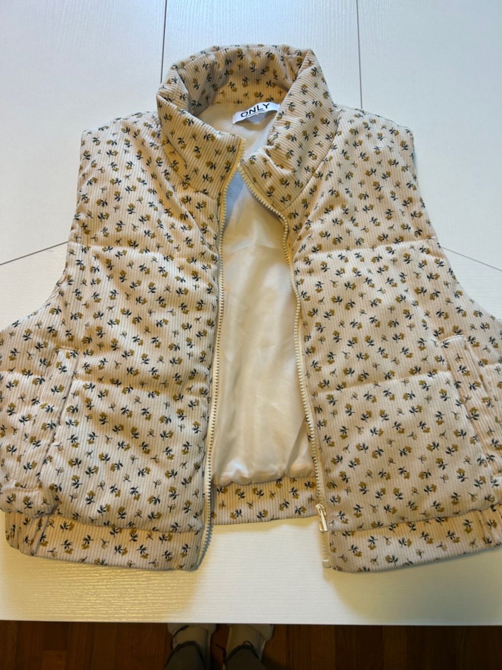 ONLY Cream Quilted Floral Puffer Vest